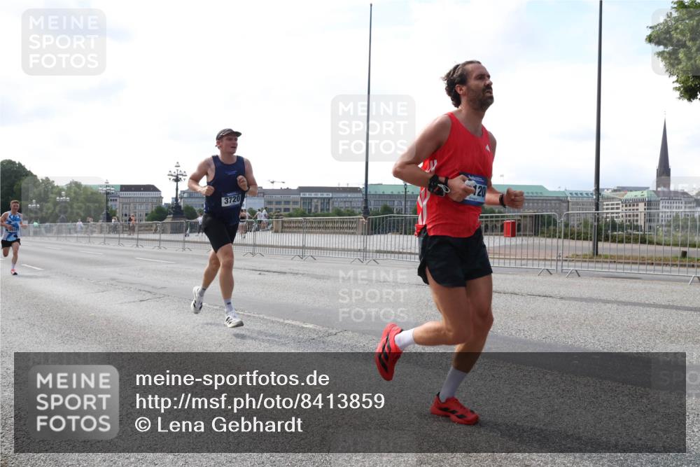 29.06.2025 - hella hamburg halbmarathon Lena Gebhardt http://msf.ph/oto/8413859 29.06.2025 09:39:54 Lombardsbrücke 120, 3720, 51, 53, 2144, 2659, 3720, 6380, 6699, 11342, 11678, 13016, 14717, 14932, 14933, 15166, 16120, 16548, 17402, 18694, 18848, 19108 meine-sportfotos.de