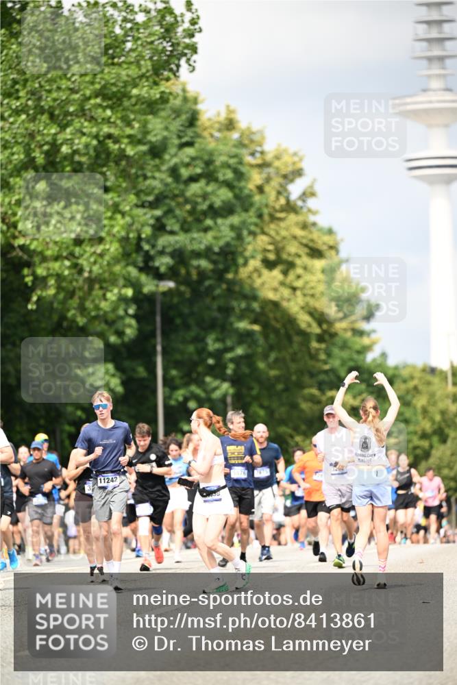 29.06.2025 - hella hamburg halbmarathon Dr. Thomas Lammeyer http://msf.ph/oto/8413861 29.06.2025 10:44:14 Kennedybrücke 1058, 1760, 2019, 2313, 2888, 2976, 3046, 3237, 3515, 3727, 3808, 3882, 3883, 3884, 4173, 4523, 4659, 4752, 5229, 5876, 5877, 6427, 6698, 6739, 7045, 7455, 7456, 7524, 7675, 7850, 7984, 8391, 8612, 8865, 8866, 9455, 9698, 9747, 9777, 10441, 10512, 10626, 10714, 10818, 10901, 11175, 11242 meine-sportfotos.de