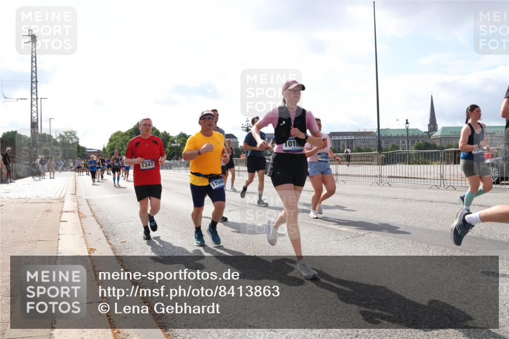 29.06.2025 - hella hamburg halbmarathon Lena Gebhardt http://msf.ph/oto/8413863 29.06.2025 10:04:50 Lombardsbrücke 1347, 17540, 1010, 16995, 1126, 1213, 1316, 1347, 1377, 1559, 1674, 2011, 2424, 2463, 2628, 2698, 2852, 3071, 3413, 3994, 4146, 4293, 4394, 4538, 4951, 5869, 6311, 6907, 6908, 7302, 8049, 8089, 8217, 9019, 9489, 10100, 10213, 10709, 10834, 10962, 11088, 11551, 11595, 12125, 12924, 13242, 13327, 13533, 13625, 15532, 16128, 16134, 16145, 16357, 16579, 16753, 16989, 16995, 17112, 17113, 17434, 17814, 17818, 18189 meine-sportfotos.de