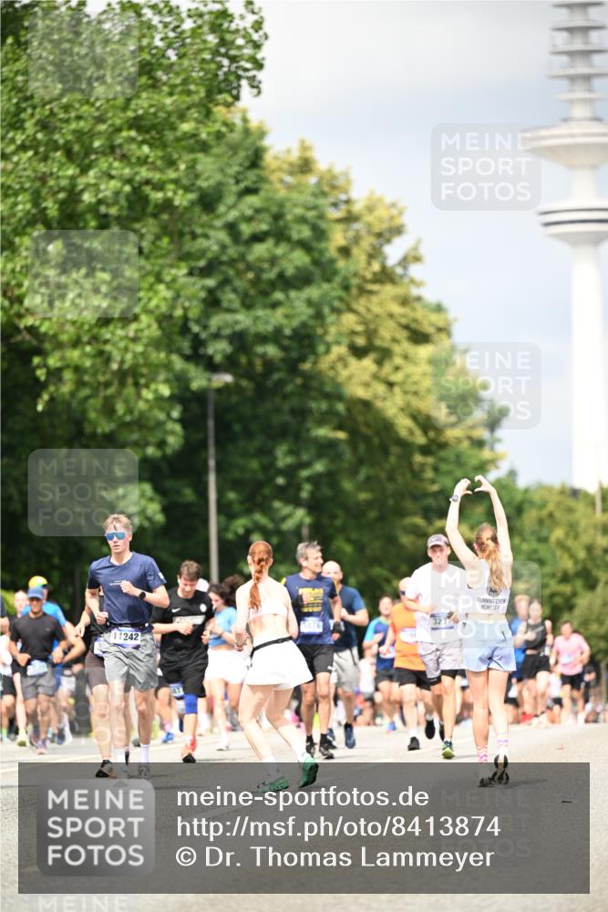 29.06.2025 - hella hamburg halbmarathon Dr. Thomas Lammeyer http://msf.ph/oto/8413874 29.06.2025 10:44:14 Kennedybrücke 1058, 1760, 2019, 2313, 2888, 2976, 3046, 3237, 3515, 3727, 3808, 3882, 3883, 3884, 4173, 4523, 4659, 4752, 5229, 5876, 5877, 6427, 6698, 6739, 7045, 7455, 7456, 7524, 7675, 7850, 7984, 8391, 8612, 8865, 8866, 9455, 9698, 9747, 9777, 10441, 10512, 10626, 10714, 10818, 10901, 11175, 11242 meine-sportfotos.de