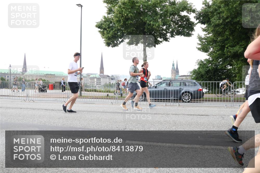29.06.2025 - hella hamburg halbmarathon Lena Gebhardt http://msf.ph/oto/8413879 29.06.2025 10:51:21 Lombardsbrücke 1129, 1203, 1208, 1404, 1478, 1617, 1997, 2202, 2308, 2358, 2380, 2484, 2485, 2593, 2736, 2778, 2859, 3934, 4156, 4652, 4713, 4748, 4808, 4848, 4878, 4920, 5286, 5289, 5291, 5357, 5394, 5530, 5716, 5717, 6091, 6885, 6945, 6954, 6961, 7012, 7141, 7769, 7770, 7771, 7825, 7841, 7871, 7992, 8040, 8125, 8399, 8410, 8672, 8779, 9166, 9167, 9340, 9582, 9583, 9763, 10496, 10552, 10614, 10636, 11034, 11052, 11252, 11268, 11575 meine-sportfotos.de