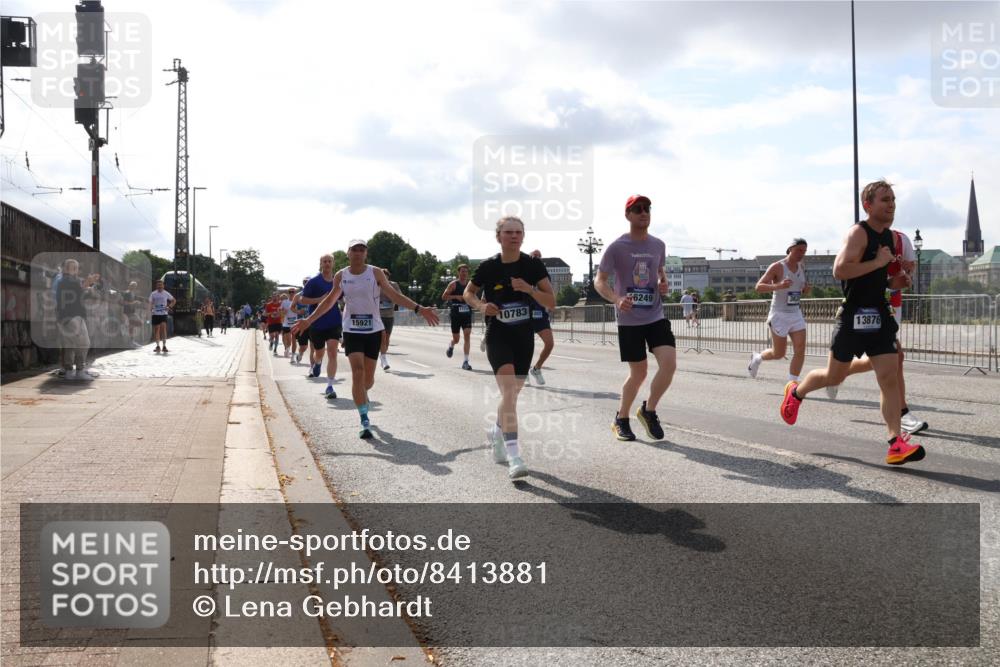 29.06.2025 - hella hamburg halbmarathon Lena Gebhardt http://msf.ph/oto/8413881 29.06.2025 09:50:40 Lombardsbrücke 15921, 10783, 6249, 13876, 1209, 1358, 1441, 1688, 1697, 1700, 1882, 2546, 2568, 2675, 2719, 2826, 3056, 3332, 3626, 4205, 4229, 4380, 4398, 4823, 4893, 5026, 5436, 5472, 5506, 5508, 5745, 5752, 5791, 5803, 5916, 6080, 6458, 6529, 6649, 6686, 6687, 7026, 7110, 8091, 8450, 8574, 8958, 9017, 9116, 9302, 9365, 10064, 10218, 10783, 10922, 11281, 11284, 11305, 11379, 11767, 12292, 12540, 12895, 13725 meine-sportfotos.de