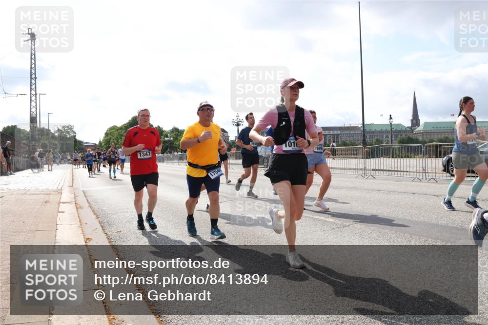 29.06.2025 - hella hamburg halbmarathon Lena Gebhardt http://msf.ph/oto/8413894 29.06.2025 10:04:50 Lombardsbrücke 1347, 17540, 101, 131, 1126, 1213, 1316, 1347, 1377, 1559, 1674, 2011, 2424, 2463, 2628, 2698, 2852, 3071, 3413, 3994, 4146, 4293, 4394, 4538, 4951, 5869, 6311, 6907, 6908, 7302, 8049, 8089, 8217, 9019, 9489, 10100, 10213, 10709, 10834, 10962, 11088, 11551, 11595, 12125, 12924, 13242, 13327, 13533, 13625, 15532, 16128, 16134, 16145, 16357, 16579, 16753, 16989, 16995, 17112, 17113, 17434, 17814, 17818, 18189 meine-sportfotos.de