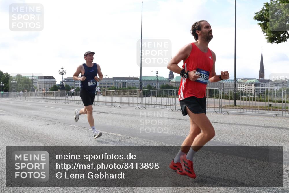 29.06.2025 - hella hamburg halbmarathon Lena Gebhardt http://msf.ph/oto/8413898 29.06.2025 09:39:54 Lombardsbrücke 3720, 6120, 51, 53, 2144, 2659, 3720, 6380, 6699, 11342, 11678, 13016, 14717, 14932, 14933, 15166, 16120, 16548, 17402, 18694, 18848, 19108 meine-sportfotos.de