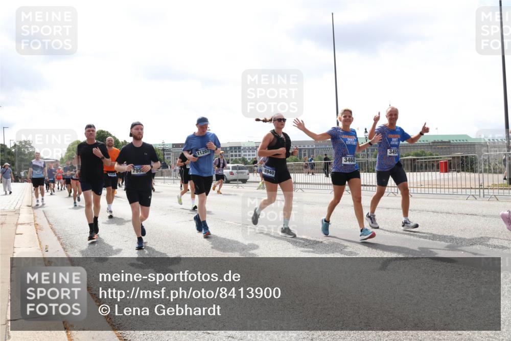 29.06.2025 - hella hamburg halbmarathon Lena Gebhardt http://msf.ph/oto/8413900 29.06.2025 10:42:05 Lombardsbrücke 795, 11207, 18940, 3459, 3460, 1039, 1150, 1360, 1509, 1624, 1648, 1712, 1752, 2145, 2523, 2974, 3276, 3326, 3459, 3460, 3568, 4329, 4353, 4541, 4735, 4736, 4787, 4885, 4891, 4892, 5419, 5432, 5671, 6136, 6137, 6153, 6320, 6430, 6436, 6450, 6618, 6828, 6837, 6846, 6917, 7357, 7477, 7557, 7955, 7968, 8004, 8014, 8162, 8163, 8300, 8301, 8443, 8459, 8712, 8897, 8908, 9008, 9223, 9370, 9467, 9588, 10027, 10623, 11011 meine-sportfotos.de