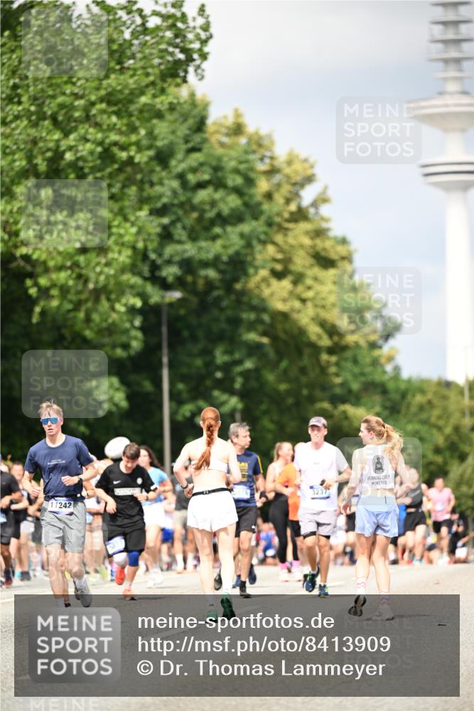29.06.2025 - hella hamburg halbmarathon Dr. Thomas Lammeyer http://msf.ph/oto/8413909 29.06.2025 10:44:15 Kennedybrücke 1058, 1760, 2019, 2313, 2888, 2976, 3046, 3237, 3515, 3727, 3808, 3882, 3883, 3884, 4173, 4523, 4659, 4752, 5229, 5701, 5876, 5877, 6427, 6698, 6739, 6866, 6876, 7045, 7455, 7456, 7524, 7675, 7850, 7984, 8391, 8612, 8865, 8866, 9455, 9698, 9747, 9777, 10441, 10512, 10626, 10714, 10818, 11175, 11242 meine-sportfotos.de