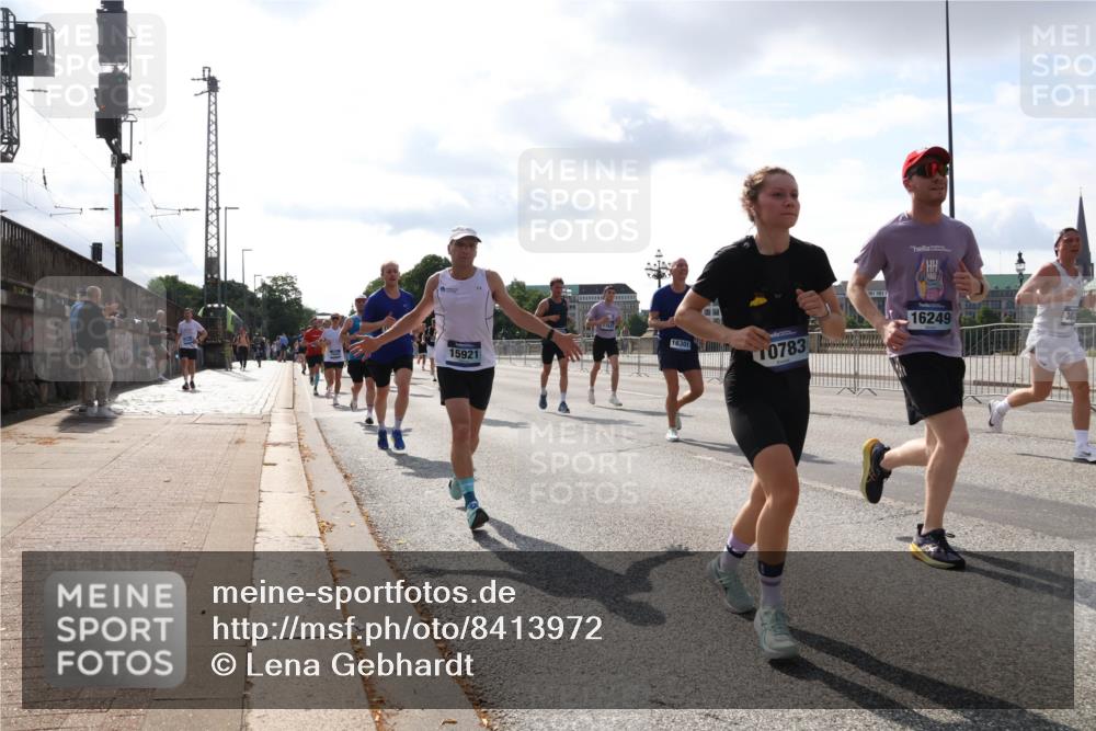 29.06.2025 - hella hamburg halbmarathon Lena Gebhardt http://msf.ph/oto/8413972 29.06.2025 09:50:41 Lombardsbrücke 15921, 17623, 16301, 10783, 16249, 36, 1209, 1358, 1441, 1688, 1697, 1700, 1882, 2546, 2568, 2675, 2719, 2826, 3056, 3332, 3626, 3947, 4205, 4229, 4380, 4398, 4823, 4893, 5026, 5436, 5472, 5506, 5508, 5745, 5752, 5791, 5803, 5916, 6080, 6429, 6458, 6529, 6639, 6649, 6686, 6687, 7026, 7110, 8091, 8450, 8574, 8958, 9017, 9116, 9302, 9365, 10064, 10218, 10783, 10922, 11281, 11284, 11305, 11379, 11767, 12292, 12895, 13725 meine-sportfotos.de