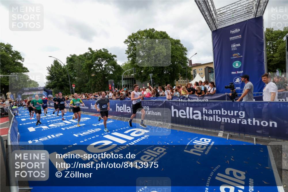 29.06.2025 - hella hamburg halbmarathon Zöllner http://msf.ph/oto/8413975 29.06.2025 10:48:05 Ziel 1086, 1604, 1613, 4324, 4528, 4601, 5022, 6377, 9638, 12706, 12724, 12747, 12808, 13570, 16149, 16766, 18206, 18922, 19198 meine-sportfotos.de