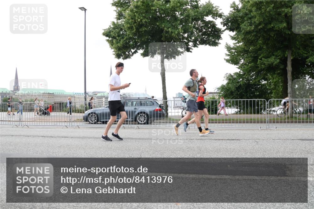 29.06.2025 - hella hamburg halbmarathon Lena Gebhardt http://msf.ph/oto/8413976 29.06.2025 10:51:22 Lombardsbrücke 1129, 1203, 1208, 1404, 1478, 1617, 1997, 2202, 2308, 2358, 2380, 2484, 2485, 2593, 2736, 2778, 2859, 3934, 4156, 4652, 4713, 4748, 4808, 4848, 4878, 4920, 5286, 5289, 5291, 5357, 5394, 5530, 5716, 5717, 6007, 6091, 6885, 6945, 6954, 6961, 7012, 7141, 7769, 7770, 7771, 7825, 7841, 7871, 7992, 8040, 8125, 8399, 8410, 8672, 8779, 9166, 9167, 9340, 9462, 9582, 9583, 9763, 10496, 10552, 10614, 10636, 11034, 11052, 11252, 11268, 11575 meine-sportfotos.de
