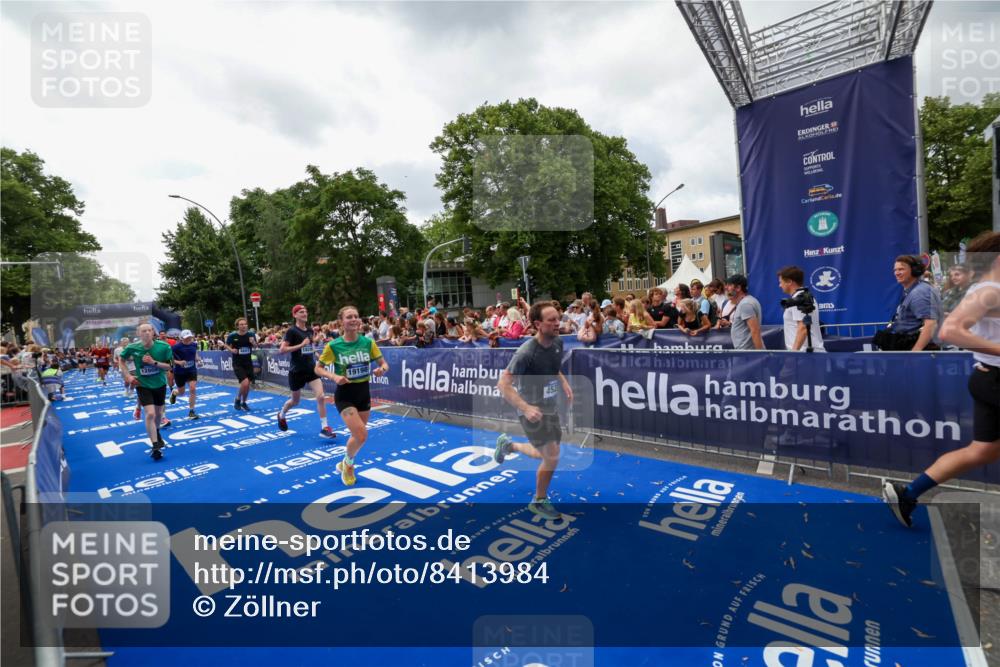 29.06.2025 - hella hamburg halbmarathon Zöllner http://msf.ph/oto/8413984 29.06.2025 10:48:06 Ziel 1086, 4324, 4528, 4601, 4711, 6377, 9638, 12706, 12724, 12747, 12808, 13570, 16149, 16766, 18206, 18922, 19198 meine-sportfotos.de