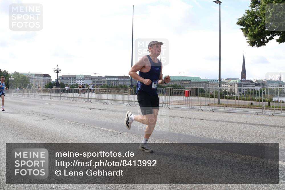 29.06.2025 - hella hamburg halbmarathon Lena Gebhardt http://msf.ph/oto/8413992 29.06.2025 09:39:54 Lombardsbrücke 37, 51, 53, 2144, 2659, 3720, 6380, 6699, 11342, 11678, 13016, 14717, 14932, 14933, 15166, 16120, 16548, 17402, 18694, 18848, 19108 meine-sportfotos.de