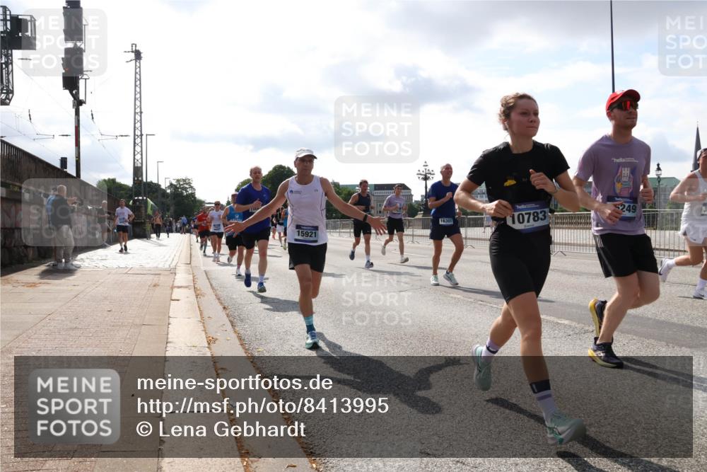 29.06.2025 - hella hamburg halbmarathon Lena Gebhardt http://msf.ph/oto/8413995 29.06.2025 09:50:41 Lombardsbrücke 15921, 16301, 10783, 5249, 1209, 1358, 1441, 1688, 1697, 1700, 1882, 2546, 2568, 2675, 2719, 2826, 3056, 3332, 3626, 3947, 4205, 4229, 4380, 4398, 4823, 4893, 5026, 5436, 5472, 5506, 5508, 5745, 5752, 5791, 5803, 5916, 6080, 6429, 6458, 6529, 6639, 6649, 6686, 6687, 7026, 7110, 8091, 8450, 8574, 8958, 9017, 9116, 9302, 9365, 10064, 10218, 10783, 10922, 11281, 11284, 11305, 11379, 11767, 12292, 12895, 13725 meine-sportfotos.de