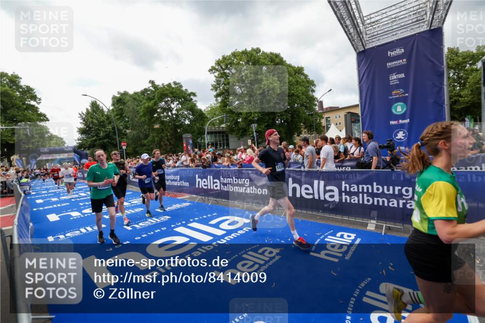 29.06.2025 - hella hamburg halbmarathon Zöllner http://msf.ph/oto/8414009 29.06.2025 10:48:07 Ziel 1086, 4324, 4528, 4601, 4711, 6377, 9626, 9638, 12706, 12724, 12747, 12808, 13570, 16094, 16149, 18206, 18922, 19198 meine-sportfotos.de