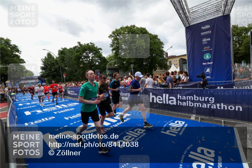 29.06.2025 - hella hamburg halbmarathon Zöllner http://msf.ph/oto/8414038 29.06.2025 10:48:08 Ziel 1086, 4324, 4601, 4711, 6377, 9544, 9626, 9638, 12706, 12724, 12747, 12808, 13570, 16094, 16149, 16269, 18206, 18922 meine-sportfotos.de