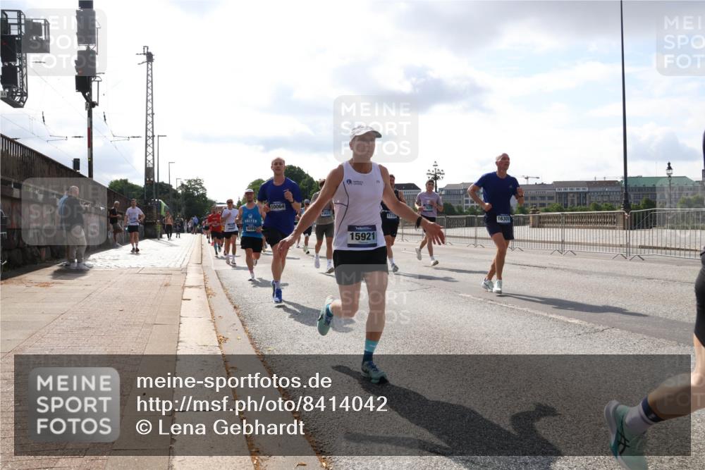 29.06.2025 - hella hamburg halbmarathon Lena Gebhardt http://msf.ph/oto/8414042 29.06.2025 09:50:41 Lombardsbrücke 6080, 10064, 15623, 15921, 1772, 17623, 16301, 1209, 1358, 1441, 1688, 1697, 1700, 1882, 2546, 2568, 2675, 2719, 2826, 3056, 3332, 3626, 3947, 4205, 4229, 4380, 4398, 4823, 4893, 5026, 5436, 5472, 5506, 5508, 5745, 5752, 5791, 5803, 5916, 6080, 6429, 6458, 6529, 6639, 6649, 6686, 6687, 7026, 7110, 8091, 8450, 8574, 8958, 9017, 9116, 9302, 9365, 10064, 10218, 10783, 10922, 11281, 11284, 11305, 11379, 11767, 12292, 12895, 13725 meine-sportfotos.de