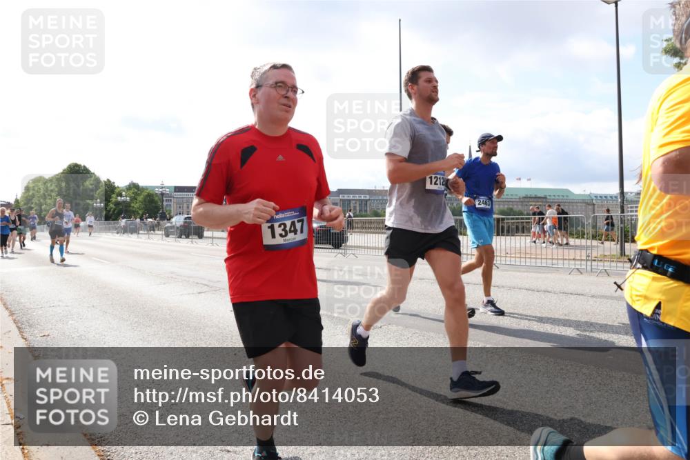 29.06.2025 - hella hamburg halbmarathon Lena Gebhardt http://msf.ph/oto/8414053 29.06.2025 10:04:51 Lombardsbrücke 1347, 1212, 2463, 1126, 1213, 1316, 1347, 1377, 1559, 1674, 2011, 2424, 2463, 2628, 2698, 2852, 3071, 3413, 3994, 4146, 4293, 4394, 4538, 4951, 5869, 6311, 6907, 6908, 7302, 8049, 8089, 9019, 9489, 10100, 10213, 10709, 10834, 10962, 11088, 11551, 11595, 12125, 12924, 13242, 13327, 13533, 13625, 15532, 16128, 16134, 16145, 16357, 16579, 16753, 16989, 16995, 17112, 17113, 17434, 17814, 17818, 18189 meine-sportfotos.de