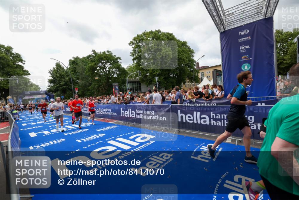 29.06.2025 - hella hamburg halbmarathon Zöllner http://msf.ph/oto/8414070 29.06.2025 10:48:08 Ziel 1086, 4324, 4601, 4711, 6377, 9544, 9626, 9638, 12706, 12724, 12747, 12808, 13570, 16094, 16149, 16269, 18206, 18922 meine-sportfotos.de