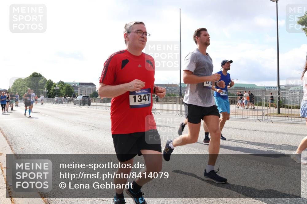 29.06.2025 - hella hamburg halbmarathon Lena Gebhardt http://msf.ph/oto/8414079 29.06.2025 10:04:51 Lombardsbrücke 1347, 1212, 2463, 1126, 1213, 1316, 1347, 1377, 1559, 1674, 2011, 2424, 2463, 2628, 2698, 2852, 3071, 3413, 3994, 4146, 4293, 4394, 4538, 4951, 5869, 6311, 6907, 6908, 7302, 8049, 8089, 9019, 9489, 10100, 10213, 10709, 10834, 10962, 11088, 11551, 11595, 12125, 12924, 13242, 13327, 13533, 13625, 15532, 16128, 16134, 16145, 16357, 16579, 16753, 16989, 16995, 17112, 17113, 17434, 17814, 17818, 18189 meine-sportfotos.de