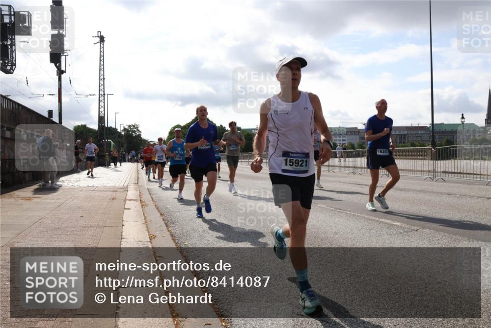 29.06.2025 - hella hamburg halbmarathon Lena Gebhardt http://msf.ph/oto/8414087 29.06.2025 09:50:41 Lombardsbrücke 0064, 15623, 15921, 16301, 1209, 1358, 1441, 1688, 1697, 1700, 1882, 2546, 2568, 2675, 2719, 2826, 3056, 3332, 3626, 3947, 4205, 4229, 4380, 4398, 4823, 4893, 5026, 5436, 5472, 5506, 5508, 5745, 5752, 5791, 5803, 5916, 6080, 6429, 6458, 6529, 6639, 6649, 6686, 6687, 7026, 7110, 8091, 8450, 8574, 8958, 9017, 9116, 9302, 9365, 10064, 10218, 10783, 10922, 11281, 11284, 11305, 11379, 11767, 12292, 12895, 13725 meine-sportfotos.de