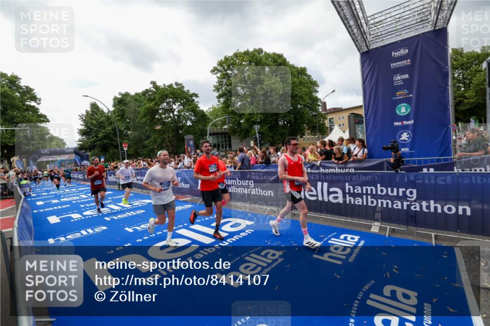 29.06.2025 - hella hamburg halbmarathon Zöllner http://msf.ph/oto/8414107 29.06.2025 10:48:10 Ziel 1086, 1914, 4324, 4711, 9544, 9626, 9638, 12706, 12724, 12747, 13570, 14192, 15973, 16094, 16149, 16269 meine-sportfotos.de