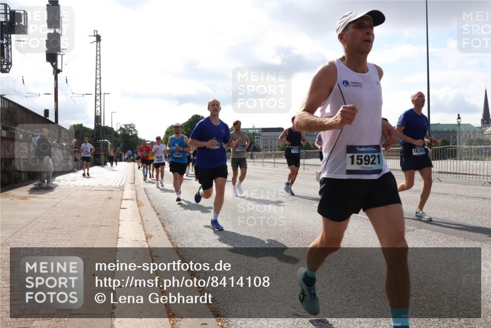 29.06.2025 - hella hamburg halbmarathon Lena Gebhardt http://msf.ph/oto/8414108 29.06.2025 09:50:42 Lombardsbrücke 15623, 1772, 6080, 15921, 16301, 1209, 1358, 1441, 1688, 1697, 1700, 1882, 2546, 2568, 2675, 2719, 2826, 3056, 3332, 3626, 3947, 4205, 4229, 4380, 4398, 4823, 4893, 5026, 5436, 5472, 5506, 5508, 5745, 5752, 5791, 5803, 5916, 6080, 6429, 6458, 6529, 6639, 6649, 6686, 6687, 7026, 7110, 8091, 8450, 8574, 8958, 9017, 9116, 9302, 9365, 10064, 10218, 10783, 10922, 11281, 11284, 11305, 11379, 11767, 12292, 12895, 13725 meine-sportfotos.de