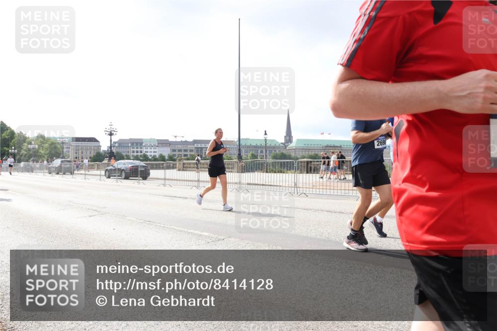 29.06.2025 - hella hamburg halbmarathon Lena Gebhardt http://msf.ph/oto/8414128 29.06.2025 10:04:52 Lombardsbrücke 2698, 1126, 1213, 1316, 1347, 1377, 1559, 1674, 2011, 2424, 2463, 2628, 2698, 2852, 3071, 3413, 3994, 4146, 4293, 4394, 4538, 4951, 5869, 6311, 6907, 6908, 7302, 7826, 8049, 8089, 8999, 9007, 9019, 9489, 10100, 10213, 10709, 10834, 10962, 11088, 11551, 11595, 12125, 12924, 13242, 13327, 13533, 13625, 13717, 15532, 16128, 16134, 16145, 16357, 16579, 16753, 16989, 16995, 17112, 17113, 17434, 17707, 17814, 17818, 18189 meine-sportfotos.de