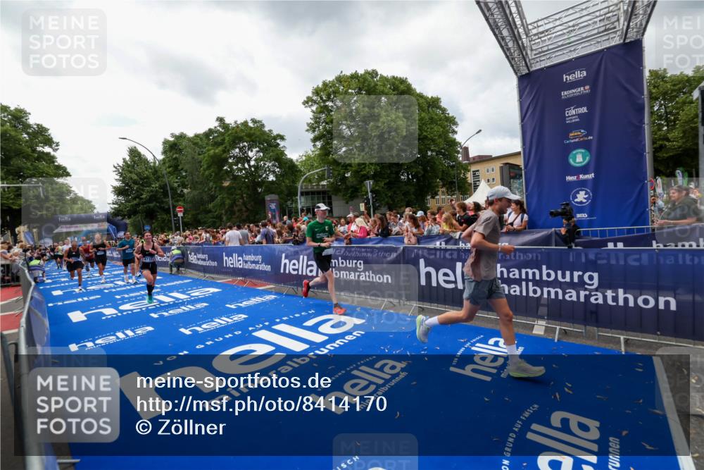 29.06.2025 - hella hamburg halbmarathon Zöllner http://msf.ph/oto/8414170 29.06.2025 10:48:13 Ziel 1914, 4324, 4711, 8916, 9544, 9626, 9638, 12685, 14192, 14814, 15590, 15973, 15981, 16094, 16149, 16269 meine-sportfotos.de