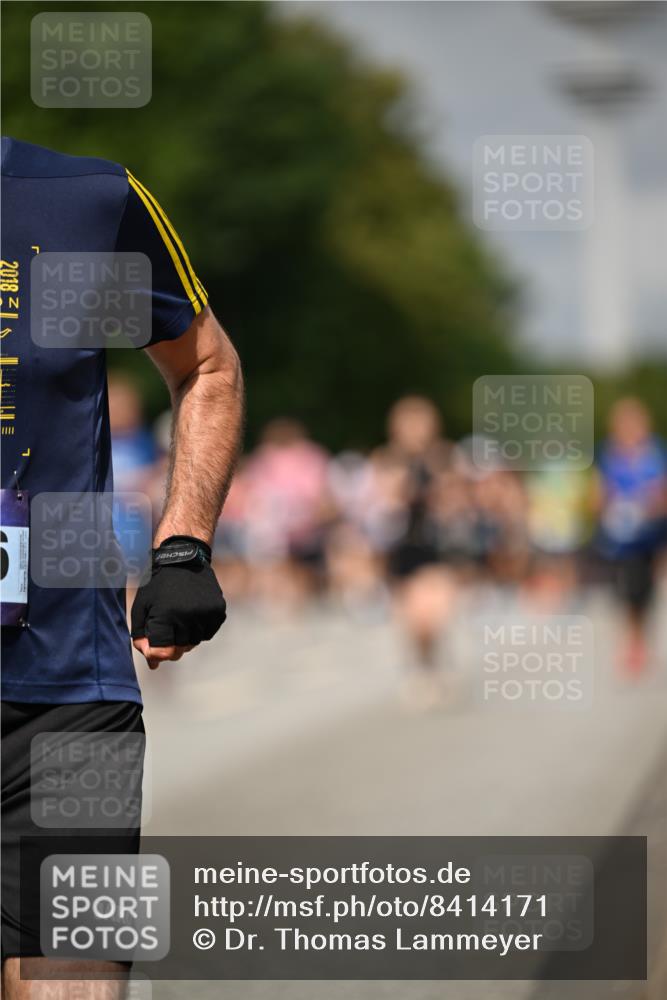 29.06.2025 - hella hamburg halbmarathon Dr. Thomas Lammeyer http://msf.ph/oto/8414171 29.06.2025 10:44:28 Kennedybrücke 1058, 1291, 1586, 1899, 2019, 2515, 2572, 2888, 2976, 3237, 3515, 3808, 3882, 3883, 3884, 4173, 4271, 4752, 5229, 5263, 5654, 5701, 5876, 5877, 5901, 5975, 6673, 6866, 6876, 6920, 7174, 7455, 7456, 7524, 7675, 7850, 7984, 8107, 8391, 8612, 8865, 8866, 8984, 9187, 9468, 9495, 9698, 9747, 10626, 10806, 10818, 10833, 11242, 11244 meine-sportfotos.de