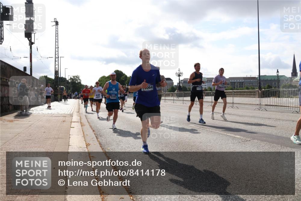 29.06.2025 - hella hamburg halbmarathon Lena Gebhardt http://msf.ph/oto/8414178 29.06.2025 09:50:42 Lombardsbrücke 6080, 064, 5023, 1772, 17623, 1209, 1358, 1441, 1688, 1697, 1700, 1882, 2546, 2568, 2675, 2719, 2826, 3056, 3332, 3626, 3947, 4205, 4229, 4380, 4398, 4823, 4893, 5026, 5436, 5472, 5506, 5508, 5745, 5752, 5791, 5803, 5916, 6080, 6429, 6458, 6529, 6639, 6649, 6686, 6687, 7026, 7110, 8091, 8450, 8574, 8958, 9017, 9116, 9302, 9365, 10064, 10218, 10783, 10922, 11281, 11284, 11305, 11379, 11767, 12292, 12895, 13725 meine-sportfotos.de