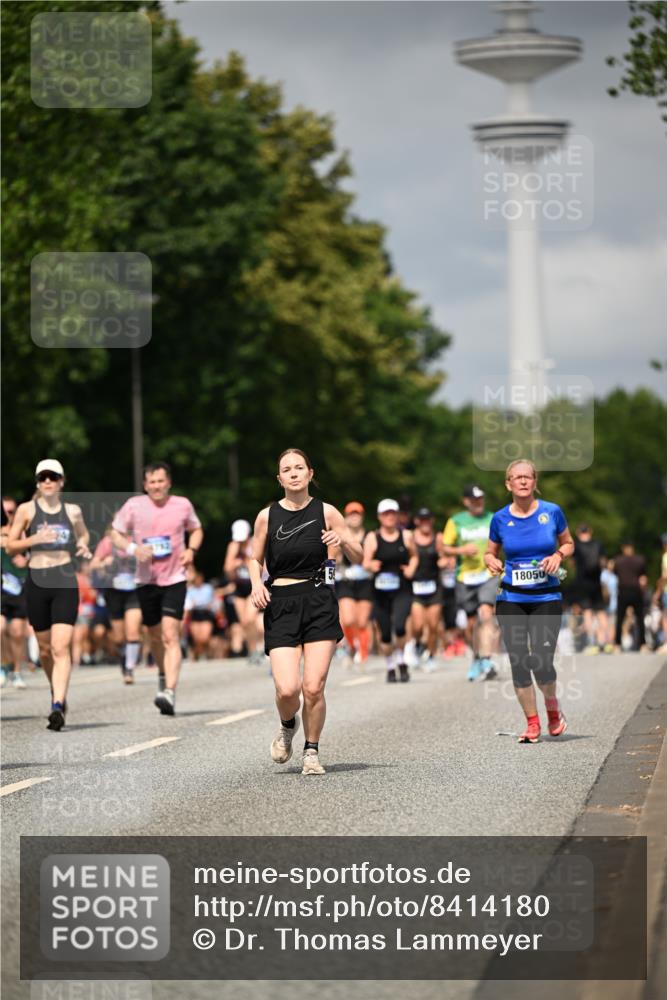 29.06.2025 - hella hamburg halbmarathon Dr. Thomas Lammeyer http://msf.ph/oto/8414180 29.06.2025 10:44:29 Kennedybrücke 1058, 1291, 1586, 1899, 2019, 2515, 2572, 2888, 2976, 3237, 3515, 3808, 3882, 3883, 3884, 4173, 4271, 4752, 5229, 5263, 5654, 5701, 5876, 5877, 5901, 5975, 6673, 6866, 6876, 6920, 7174, 7455, 7456, 7524, 7675, 7850, 7984, 8107, 8391, 8612, 8865, 8866, 8984, 9187, 9468, 9495, 9698, 9747, 10626, 10806, 10818, 10833, 11242, 11244 meine-sportfotos.de