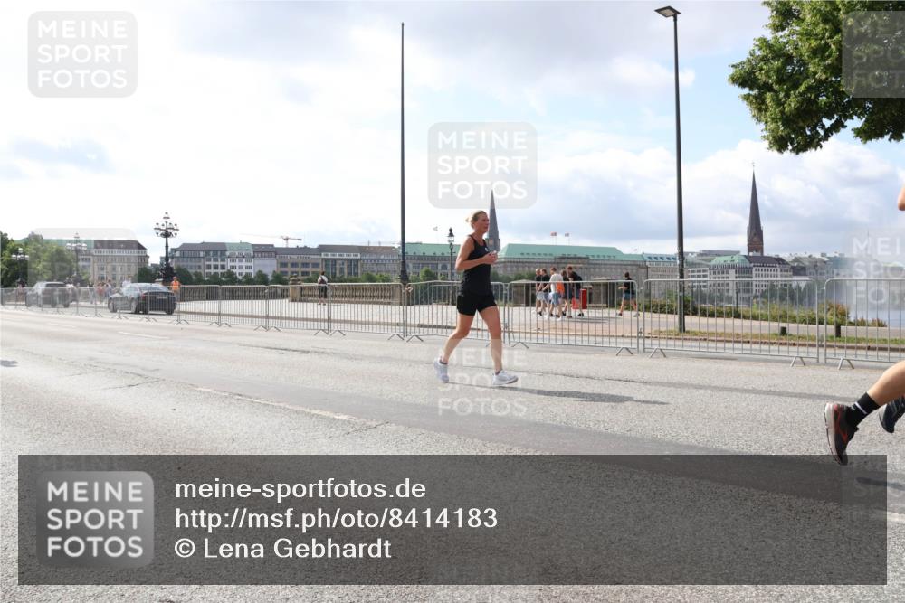 29.06.2025 - hella hamburg halbmarathon Lena Gebhardt http://msf.ph/oto/8414183 29.06.2025 10:04:52 Lombardsbrücke 1126, 1213, 1316, 1347, 1377, 1559, 1674, 2011, 2424, 2463, 2628, 2698, 2852, 3071, 3413, 3994, 4146, 4293, 4394, 4538, 4951, 5869, 6311, 6907, 6908, 7302, 7826, 8049, 8089, 8999, 9007, 9019, 9489, 10100, 10213, 10709, 10834, 10962, 11088, 11551, 11595, 12125, 12924, 13242, 13327, 13533, 13625, 13717, 15532, 16128, 16134, 16145, 16357, 16579, 16753, 16989, 16995, 17112, 17113, 17434, 17707, 17814, 17818, 18189 meine-sportfotos.de