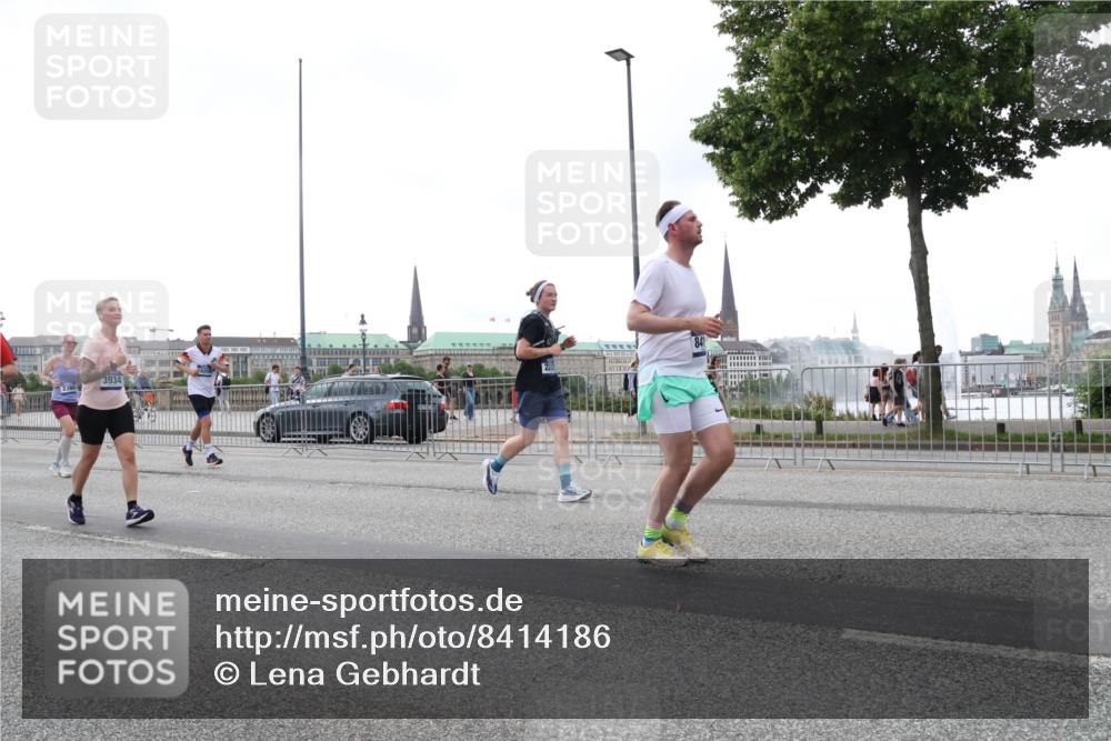 29.06.2025 - hella hamburg halbmarathon Lena Gebhardt http://msf.ph/oto/8414186 29.06.2025 10:51:23 Lombardsbrücke 3934, 841, 1203, 1208, 1404, 1478, 1617, 1997, 2202, 2308, 2358, 2380, 2484, 2485, 2593, 2736, 2778, 2859, 3934, 4156, 4652, 4713, 4748, 4808, 4878, 4920, 5286, 5289, 5291, 5357, 5394, 5530, 5716, 5717, 6007, 6091, 6885, 6945, 6954, 6961, 7012, 7141, 7769, 7770, 7771, 7825, 7841, 7871, 7992, 8040, 8125, 8399, 8410, 8672, 9166, 9167, 9340, 9462, 9582, 9583, 9763, 10496, 10552, 11034, 11052, 11252, 11268, 11575 meine-sportfotos.de