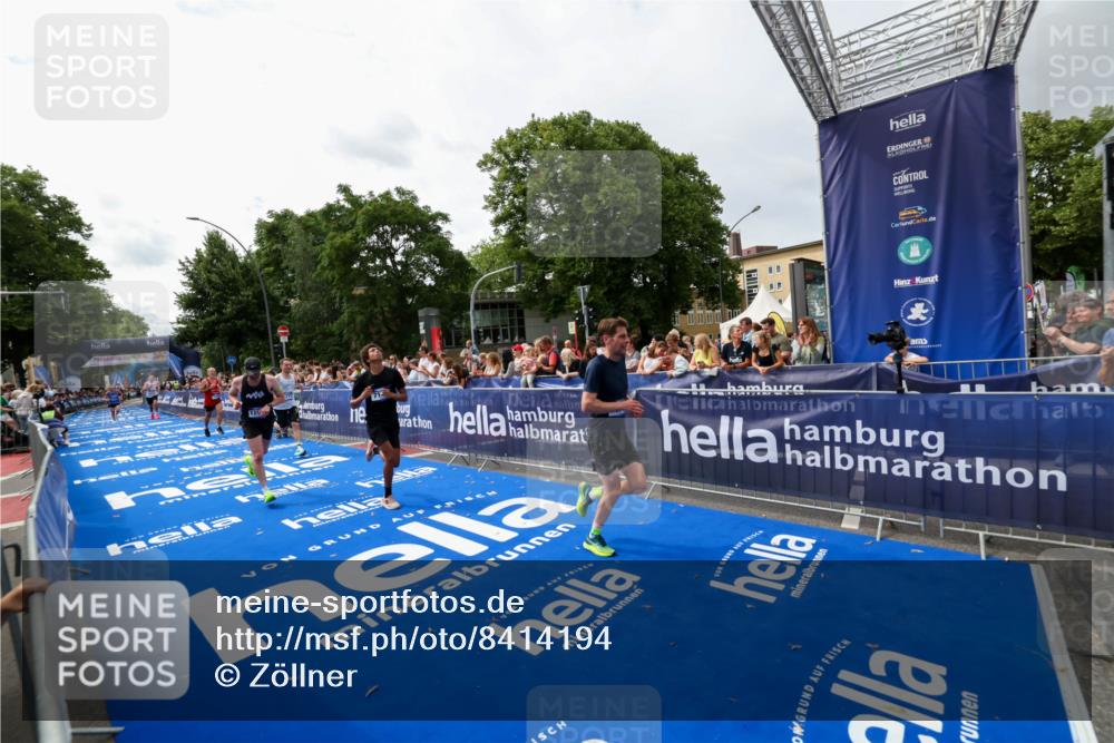 29.06.2025 - hella hamburg halbmarathon Zöllner http://msf.ph/oto/8414194 29.06.2025 10:24:56 Ziel 1271, 7142, 10867, 11678, 13872, 14836, 16361, 17752 meine-sportfotos.de