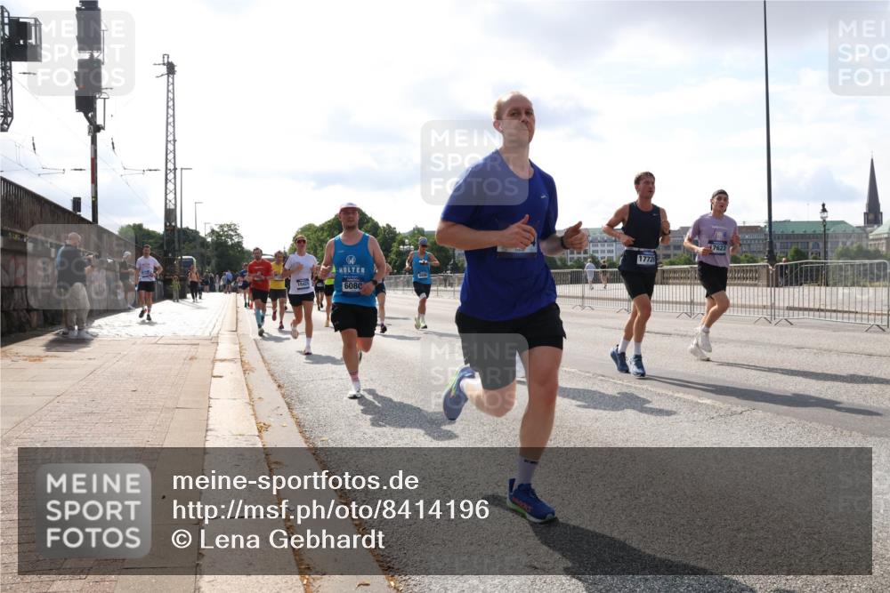 29.06.2025 - hella hamburg halbmarathon Lena Gebhardt http://msf.ph/oto/8414196 29.06.2025 09:50:42 Lombardsbrücke 15421, 6080, 17726, 17623, 1209, 1358, 1441, 1688, 1697, 1700, 1882, 2546, 2568, 2675, 2719, 2826, 3056, 3332, 3626, 3947, 4205, 4229, 4380, 4398, 4823, 4893, 5026, 5436, 5472, 5506, 5508, 5745, 5752, 5791, 5803, 5916, 6080, 6429, 6458, 6529, 6639, 6649, 6686, 6687, 7026, 7110, 8091, 8450, 8574, 8958, 9017, 9116, 9302, 9365, 10064, 10218, 10783, 10922, 11281, 11284, 11305, 11379, 11767, 12292, 12895, 13725 meine-sportfotos.de