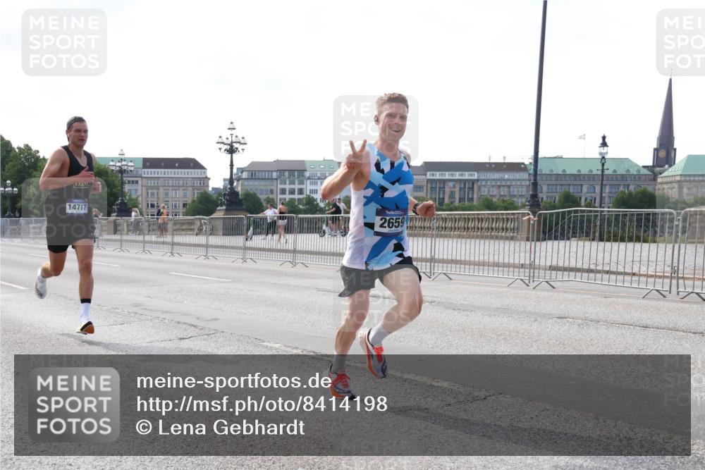 29.06.2025 - hella hamburg halbmarathon Lena Gebhardt http://msf.ph/oto/8414198 29.06.2025 09:39:56 Lombardsbrücke 14717, 2659, 51, 53, 2144, 2659, 3720, 6380, 6699, 11342, 11678, 13016, 14717, 14932, 14933, 15166, 16120, 16548, 17402, 18848, 19108 meine-sportfotos.de