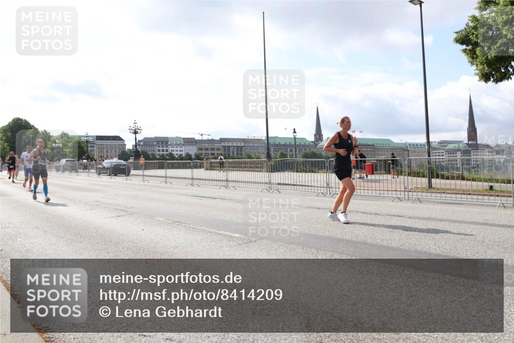 29.06.2025 - hella hamburg halbmarathon Lena Gebhardt http://msf.ph/oto/8414209 29.06.2025 10:04:52 Lombardsbrücke 1126, 1213, 1316, 1347, 1377, 1559, 1674, 2011, 2424, 2463, 2628, 2698, 2852, 3071, 3413, 3994, 4146, 4293, 4394, 4538, 4951, 5869, 6311, 6907, 6908, 7302, 7826, 8049, 8089, 8999, 9007, 9019, 9489, 10100, 10213, 10709, 10834, 10962, 11088, 11551, 11595, 12125, 12924, 13242, 13327, 13533, 13625, 13717, 15532, 16128, 16134, 16145, 16357, 16579, 16753, 16989, 16995, 17112, 17113, 17434, 17707, 17814, 17818, 18189 meine-sportfotos.de