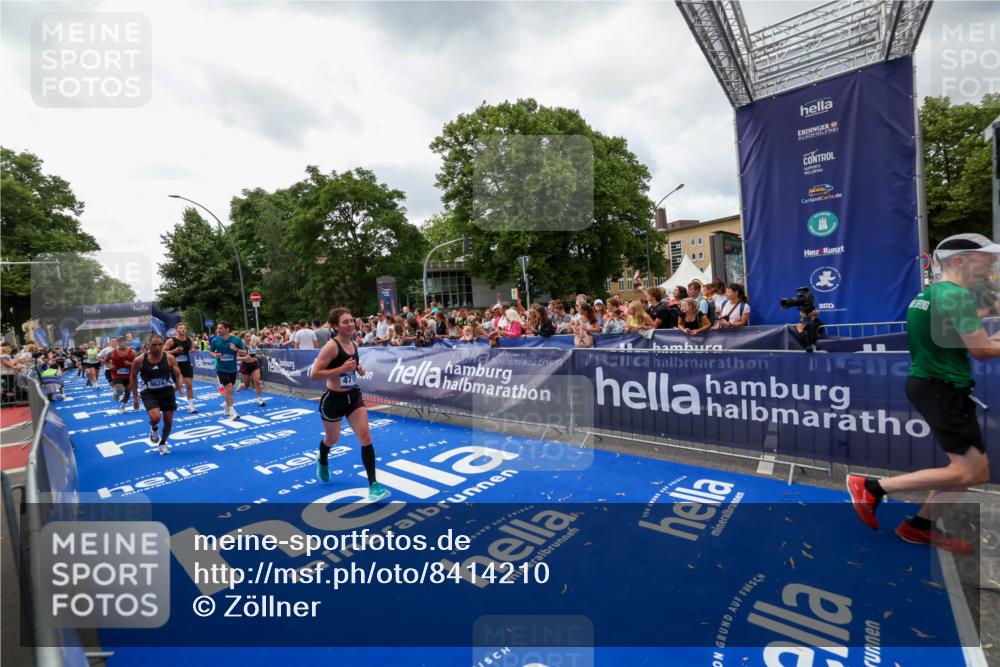 29.06.2025 - hella hamburg halbmarathon Zöllner http://msf.ph/oto/8414210 29.06.2025 10:48:14 Ziel 1914, 4711, 7599, 8916, 9544, 9626, 9638, 11211, 12685, 14192, 14814, 15590, 15629, 15973, 15981, 16094, 16269, 19127 meine-sportfotos.de