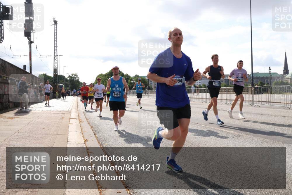 29.06.2025 - hella hamburg halbmarathon Lena Gebhardt http://msf.ph/oto/8414217 29.06.2025 09:50:42 Lombardsbrücke 15421, 6080, 364, 17726, 17623, 1209, 1358, 1441, 1688, 1697, 1700, 1882, 2546, 2568, 2675, 2719, 2826, 3056, 3332, 3626, 3947, 4205, 4229, 4380, 4398, 4823, 4893, 5026, 5436, 5472, 5506, 5508, 5745, 5752, 5791, 5803, 5916, 6080, 6429, 6458, 6529, 6639, 6649, 6686, 6687, 7026, 7110, 8091, 8450, 8574, 8958, 9017, 9116, 9302, 9365, 10064, 10218, 10783, 10922, 11281, 11284, 11305, 11379, 11767, 12292, 12895, 13725 meine-sportfotos.de