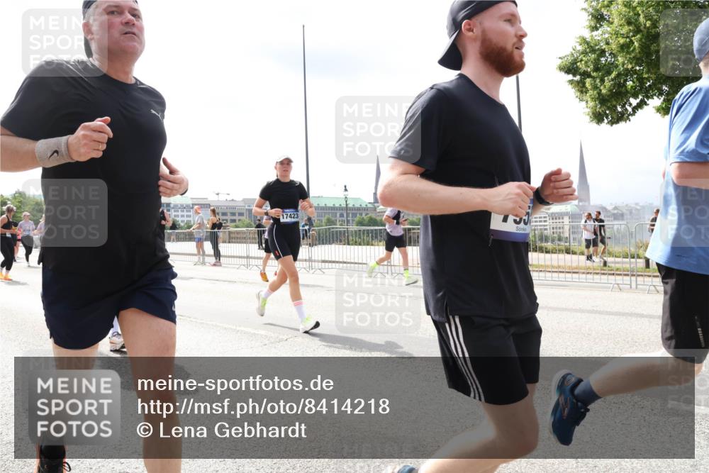29.06.2025 - hella hamburg halbmarathon Lena Gebhardt http://msf.ph/oto/8414218 29.06.2025 10:42:07 Lombardsbrücke 17423, 1039, 1150, 1360, 1624, 1648, 1712, 1752, 1929, 2145, 2523, 2974, 3276, 3326, 3459, 3460, 3568, 3605, 4329, 4353, 4541, 4735, 4736, 4787, 4885, 4891, 4892, 5419, 5432, 5671, 5810, 6136, 6137, 6153, 6320, 6430, 6436, 6450, 6618, 6828, 6837, 6846, 6917, 7260, 7357, 7477, 7557, 7666, 7955, 7968, 8004, 8014, 8300, 8301, 8443, 8459, 8712, 8897, 8908, 9008, 9223, 9370, 9467, 9588, 10027, 10532, 10623 meine-sportfotos.de