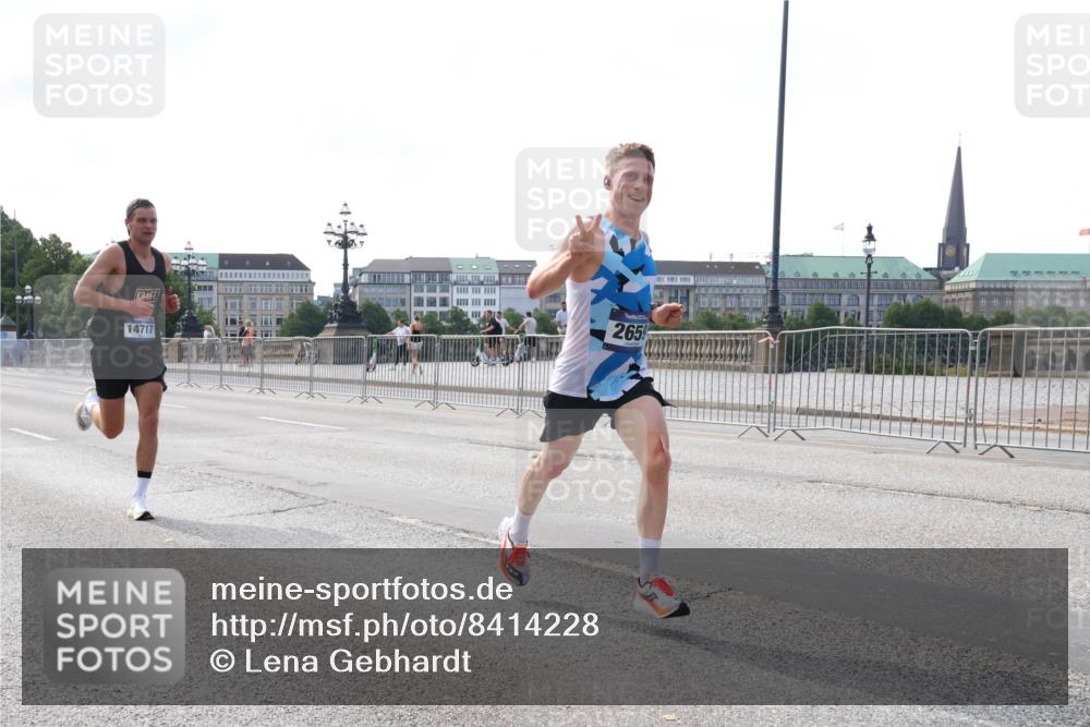 29.06.2025 - hella hamburg halbmarathon Lena Gebhardt http://msf.ph/oto/8414228 29.06.2025 09:39:56 Lombardsbrücke 14717, 2659, 51, 53, 2144, 2659, 3720, 6380, 6699, 11342, 11678, 13016, 14717, 14932, 14933, 15166, 16120, 16548, 17402, 18848, 19108 meine-sportfotos.de