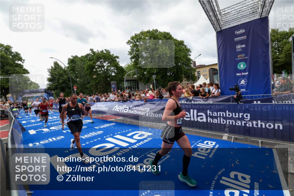 29.06.2025 - hella hamburg halbmarathon Zöllner http://msf.ph/oto/8414231 29.06.2025 10:48:14 Ziel 1914, 4711, 7599, 8916, 9544, 9626, 9638, 11211, 12685, 14192, 14814, 15590, 15629, 15973, 15981, 16094, 16269, 19127 meine-sportfotos.de