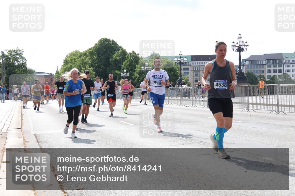 29.06.2025 - hella hamburg halbmarathon Lena Gebhardt http://msf.ph/oto/8414241 29.06.2025 10:04:54 Lombardsbrücke 17112, 349, 3327, 11088, 1126, 1559, 4538, 1126, 1213, 1316, 1347, 1377, 1559, 2011, 2424, 2463, 2628, 2698, 2852, 3071, 3413, 3994, 4146, 4293, 4394, 4538, 4951, 5869, 6311, 6907, 6908, 7302, 7826, 8049, 8089, 8999, 9007, 9019, 9489, 10100, 10213, 10709, 10834, 11088, 11551, 11595, 12125, 12924, 13242, 13327, 13533, 13625, 13717, 14203, 15532, 16128, 16134, 16145, 16357, 16579, 16753, 16995, 17112, 17113, 17434, 17707, 17814, 17818, 18189 meine-sportfotos.de