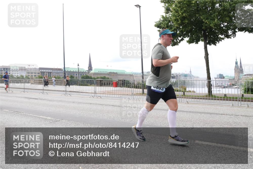 29.06.2025 - hella hamburg halbmarathon Lena Gebhardt http://msf.ph/oto/8414247 29.06.2025 10:26:00 Lombardsbrücke 1093, 1305, 1479, 1481, 3343, 3617, 3765, 4378, 4797, 5028, 5497, 6159, 6663, 8276, 8306, 8674, 8881, 9811, 10104, 10219, 11107, 11139, 11596, 11699, 11828, 11859, 12074, 12505, 12826, 12827, 12838, 12945, 12946, 13653, 14063, 14179, 14223, 14356, 14726, 14936, 15283, 16289, 16354, 16381, 16927, 17369, 19144 meine-sportfotos.de