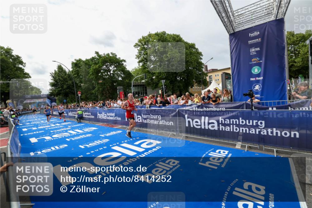 29.06.2025 - hella hamburg halbmarathon Zöllner http://msf.ph/oto/8414252 29.06.2025 10:24:59 Ziel 10867, 14836, 16361, 17752 meine-sportfotos.de