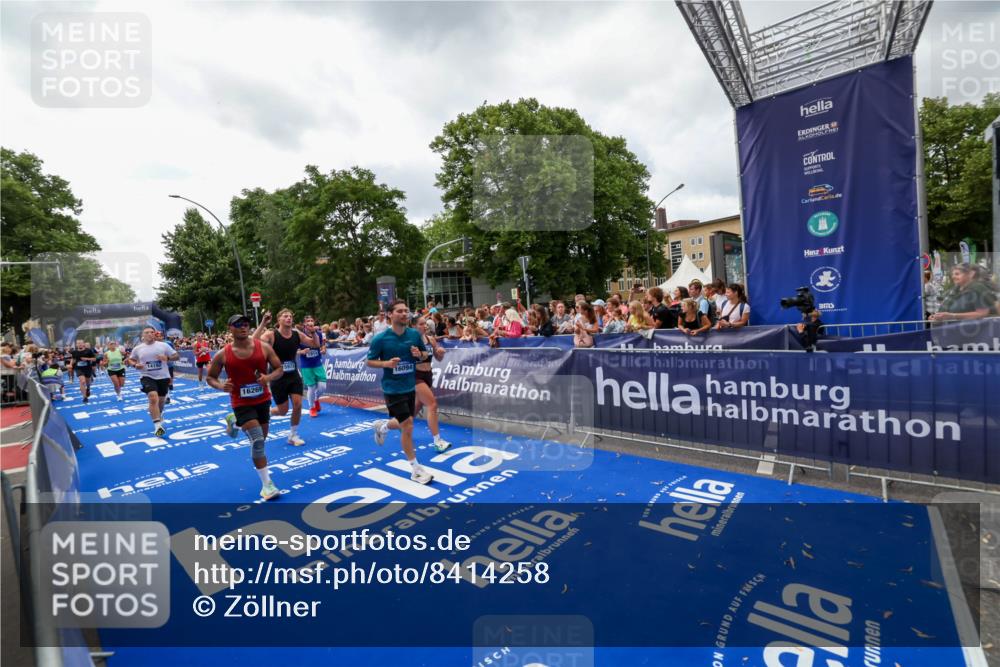 29.06.2025 - hella hamburg halbmarathon Zöllner http://msf.ph/oto/8414258 29.06.2025 10:48:15 Ziel 1914, 4711, 7599, 8916, 9544, 9626, 11211, 12685, 14192, 14797, 14814, 15590, 15629, 15973, 15981, 16094, 16269, 19127 meine-sportfotos.de