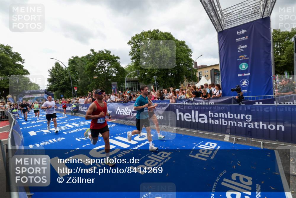 29.06.2025 - hella hamburg halbmarathon Zöllner http://msf.ph/oto/8414269 29.06.2025 10:48:16 Ziel 1914, 7599, 8916, 9544, 9626, 11211, 12685, 14192, 14797, 14814, 15590, 15629, 15973, 15981, 16094, 16269, 18963, 19127 meine-sportfotos.de