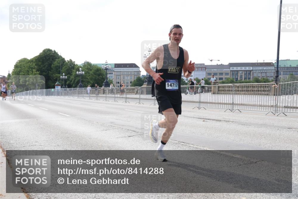 29.06.2025 - hella hamburg halbmarathon Lena Gebhardt http://msf.ph/oto/8414288 29.06.2025 09:39:57 Lombardsbrücke 14717, 51, 53, 2144, 2659, 3720, 6380, 6699, 11342, 11678, 13016, 14717, 14932, 14933, 15166, 16120, 16548, 17402, 18848, 19108 meine-sportfotos.de