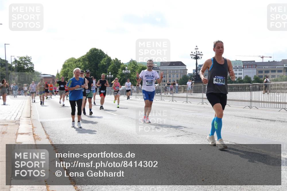 29.06.2025 - hella hamburg halbmarathon Lena Gebhardt http://msf.ph/oto/8414302 29.06.2025 10:04:55 Lombardsbrücke 17112, 049, 13327, 1088, 1126, 1559, 4538, 1126, 1213, 1316, 1347, 1377, 1559, 2011, 2424, 2463, 2628, 2698, 2852, 3071, 3413, 3994, 4146, 4293, 4394, 4538, 4951, 5869, 6311, 6907, 6908, 7302, 7826, 8049, 8089, 8999, 9007, 9019, 10100, 10709, 10834, 11088, 11551, 11595, 12125, 12924, 13242, 13327, 13533, 13625, 13717, 14203, 15532, 16128, 16134, 16145, 16357, 16579, 16753, 16995, 17112, 17113, 17434, 17707, 17814, 17818, 18189 meine-sportfotos.de