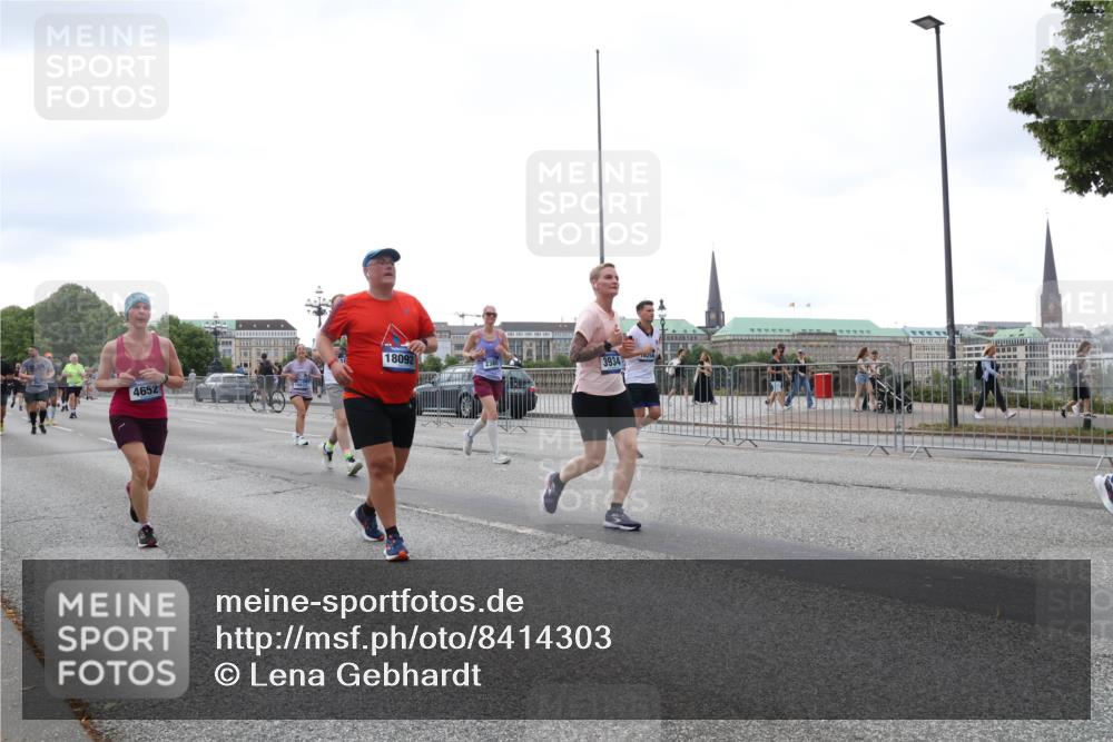 29.06.2025 - hella hamburg halbmarathon Lena Gebhardt http://msf.ph/oto/8414303 29.06.2025 10:51:24 Lombardsbrücke 4652, 16633, 18092, 3934, 1203, 1208, 1404, 1478, 1617, 1997, 2202, 2308, 2358, 2380, 2484, 2485, 2593, 2736, 2778, 2859, 3240, 3934, 4156, 4652, 4713, 4748, 4808, 4878, 4920, 5286, 5289, 5291, 5357, 5394, 5530, 5716, 5717, 6007, 6091, 6885, 6945, 6954, 6961, 7012, 7769, 7770, 7771, 7825, 7841, 7871, 7992, 8040, 8125, 8399, 8410, 8672, 9166, 9167, 9340, 9462, 9582, 9583, 9763, 10496, 10552, 11034, 11052, 11252, 11268, 11575, 11875 meine-sportfotos.de
