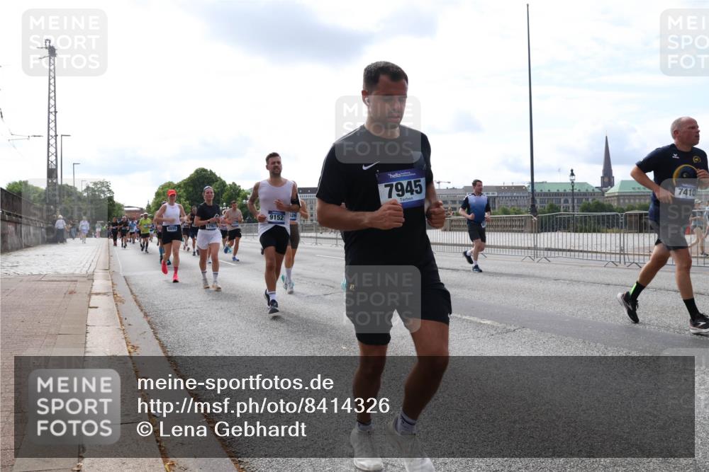 29.06.2025 - hella hamburg halbmarathon Lena Gebhardt http://msf.ph/oto/8414326 29.06.2025 10:17:25 Lombardsbrücke 17927, 9152, 7945, 7410, 1015, 1083, 1137, 1204, 1274, 1298, 1331, 1348, 1356, 1458, 1477, 1553, 1795, 2225, 2259, 2305, 2548, 2860, 2908, 3210, 3464, 3466, 3622, 3802, 3803, 4194, 4218, 4852, 5002, 5023, 5390, 5929, 5930, 5995, 6126, 6128, 6254, 6336, 6352, 6520, 6522, 6786, 7011, 7114, 7115, 7257, 7258, 7291, 7345, 7376, 7410, 7413, 7445, 7566, 7647, 7844, 7928, 7945, 8144, 8210, 8253, 8263, 8309, 8351, 8433, 8513, 8558, 8895, 8983, 9152, 9259, 9848 meine-sportfotos.de